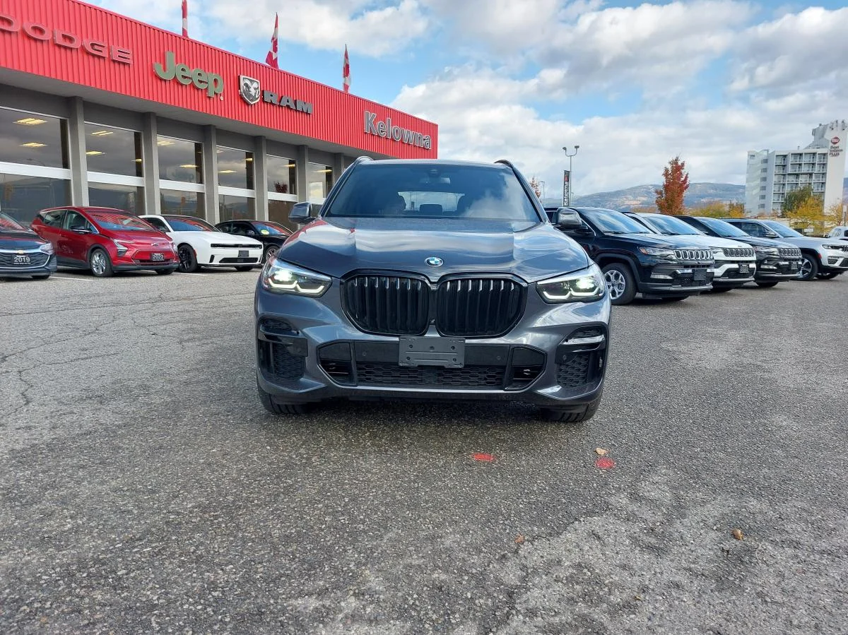 Used 2022 Blue BMW xDrive40i Sports Activity Vehicle image 3