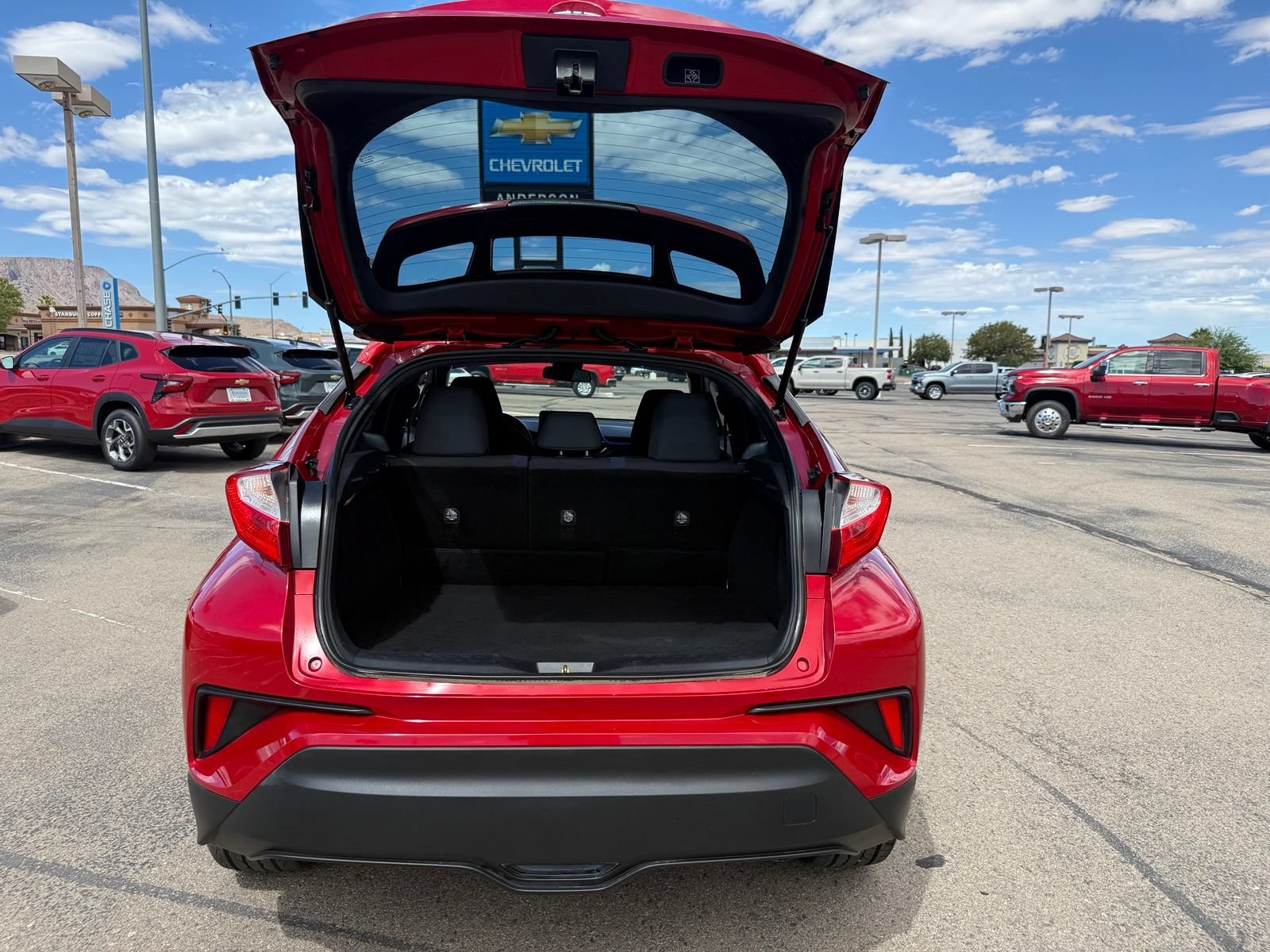 2022 Toyota C-HR XLE - Photo 33