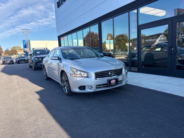 Used 2014 Silver Nissan 3.5 SV image 1