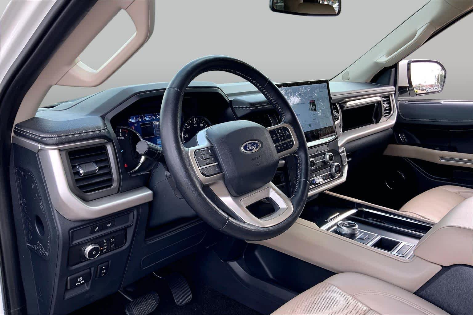 Used 2022 Star White Metallic Tri-Coat Ford XLT image 18