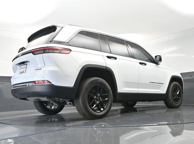 Used 2024 White Jeep Laredo X image 38