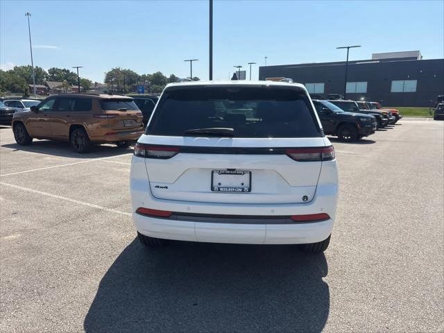New 2026 Bright White Clear-Coat Exterior Paint Jeep Limited Reserve image 9