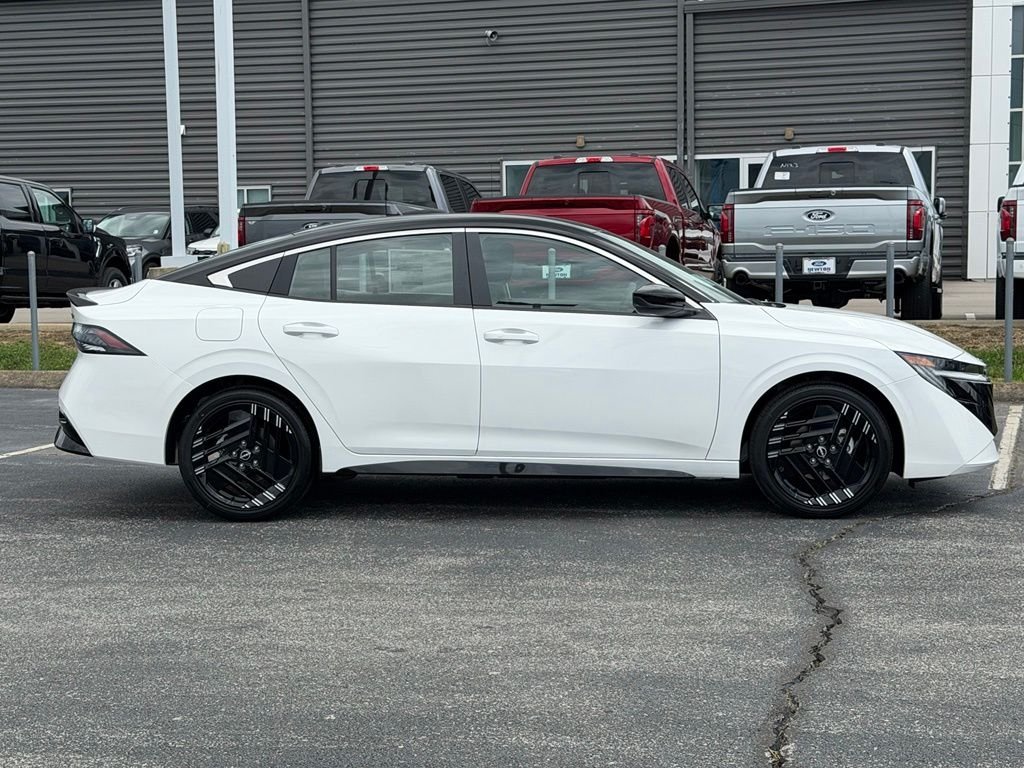 New 2026 Aspen White TriCoat / Super Black Two-tone Nissan SR image 3