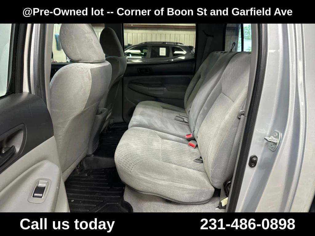 Used 2009 Silver Toyota Base image 21