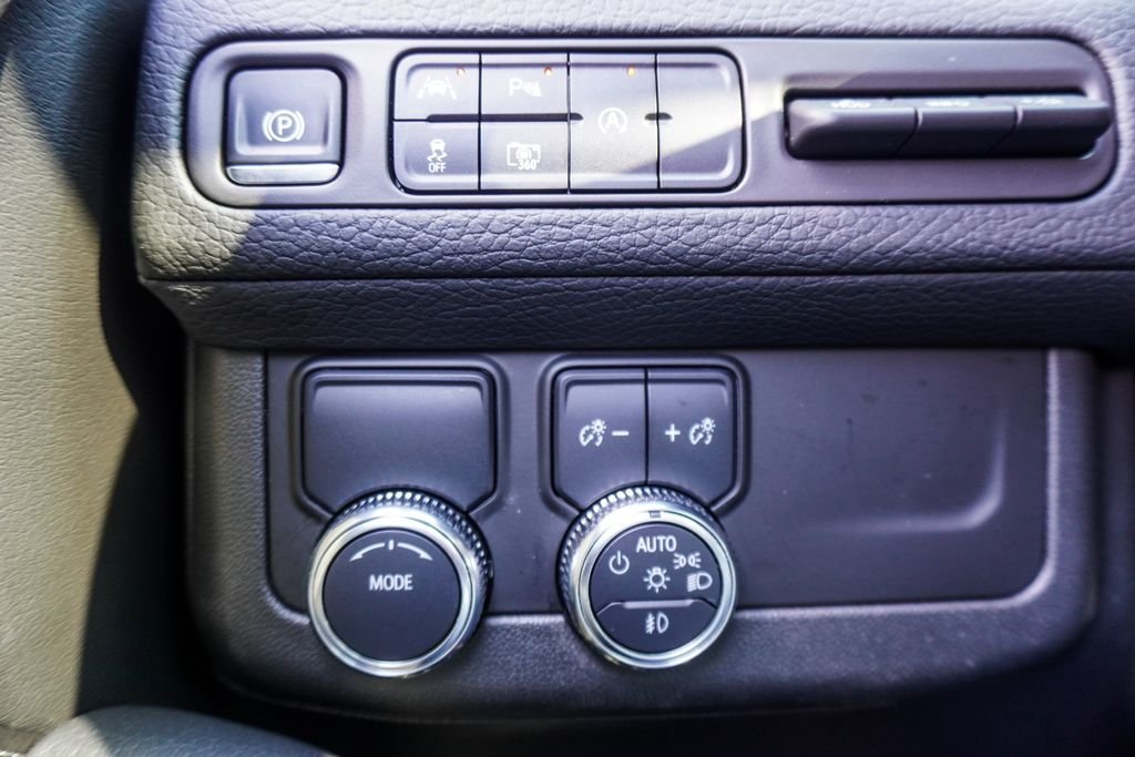 Used 2024 Black GMC Denali image 19