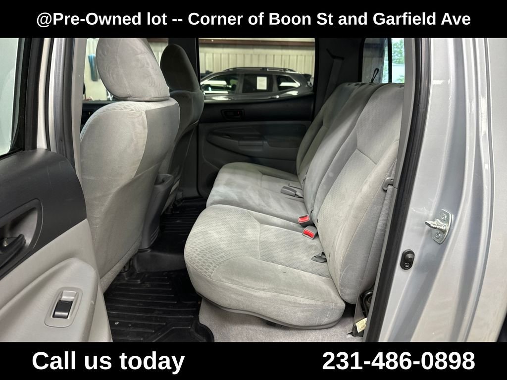 Used 2009 Silver Toyota Base image 21