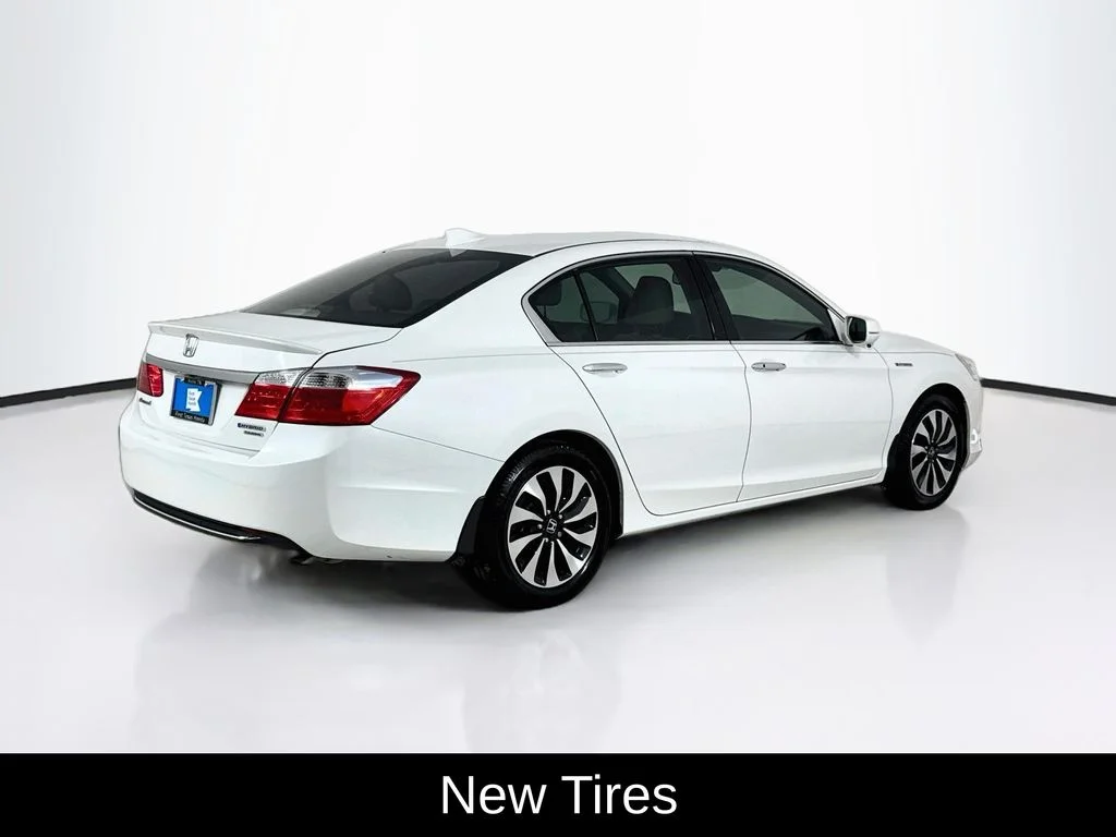 Used 2015 White Honda Touring image 7