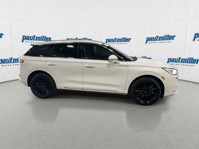 Used 2022 White Lincoln Reserve image 12
