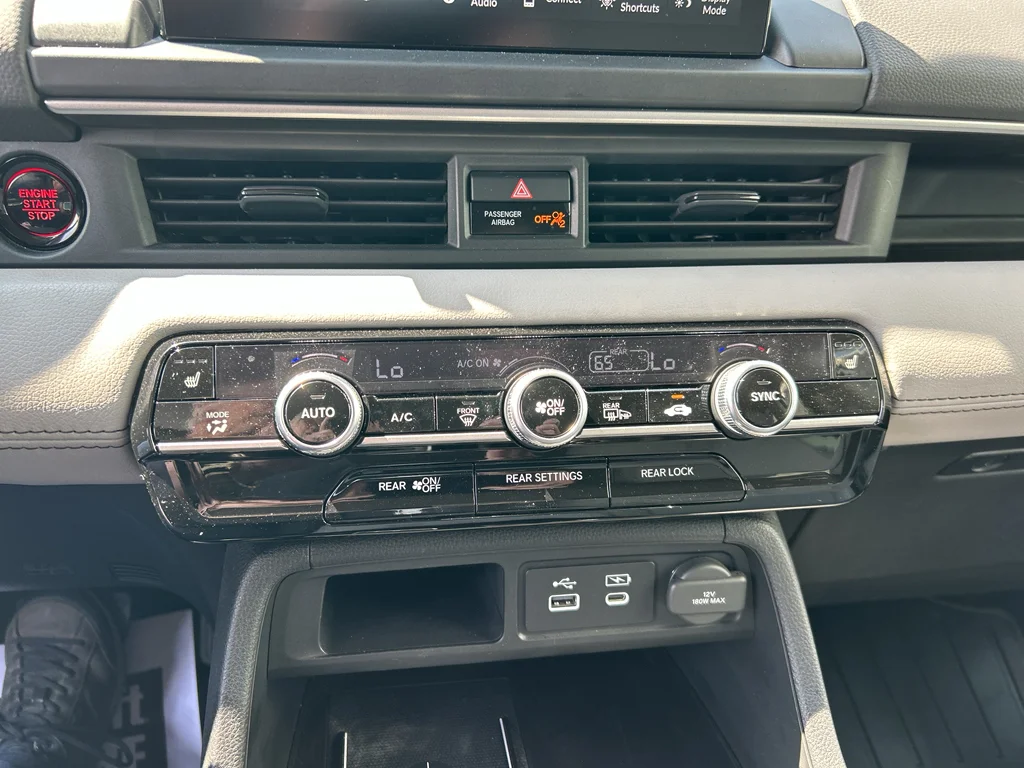Used 2024 White Honda EX-L 7 Passenger image 15