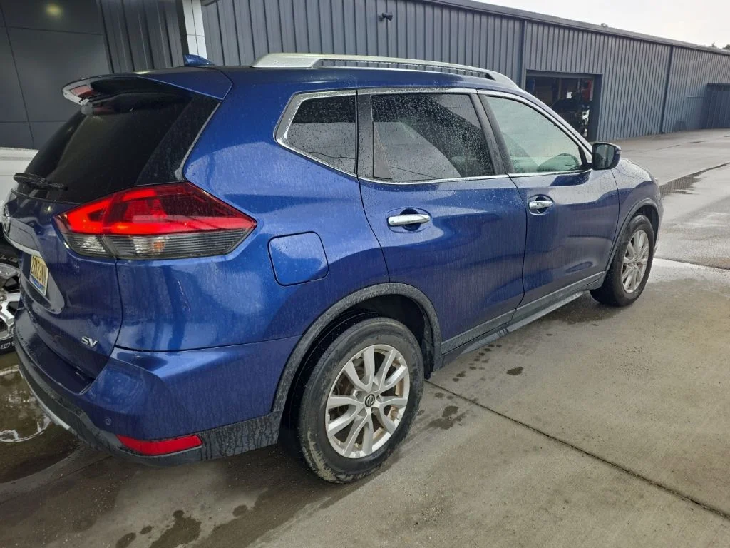 Used 2019 Blue Nissan SV image 3