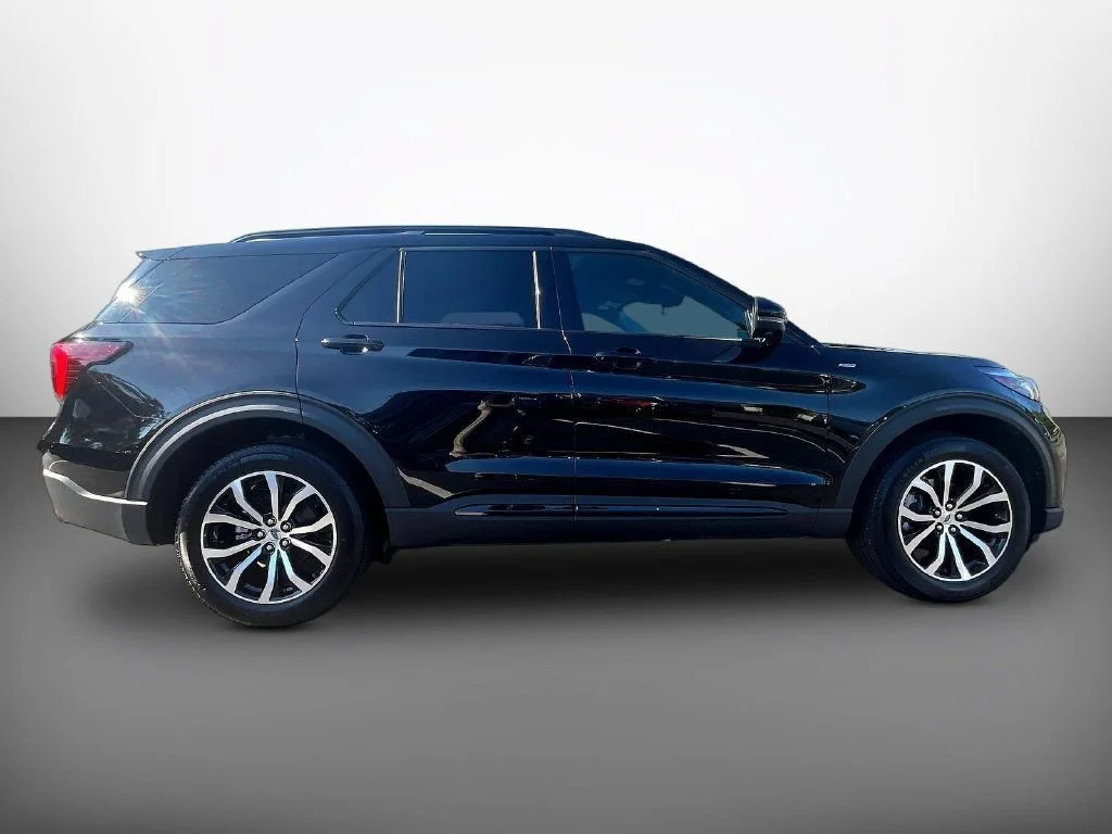 Used 2026 Black Metallic Ford ST-Line image 8