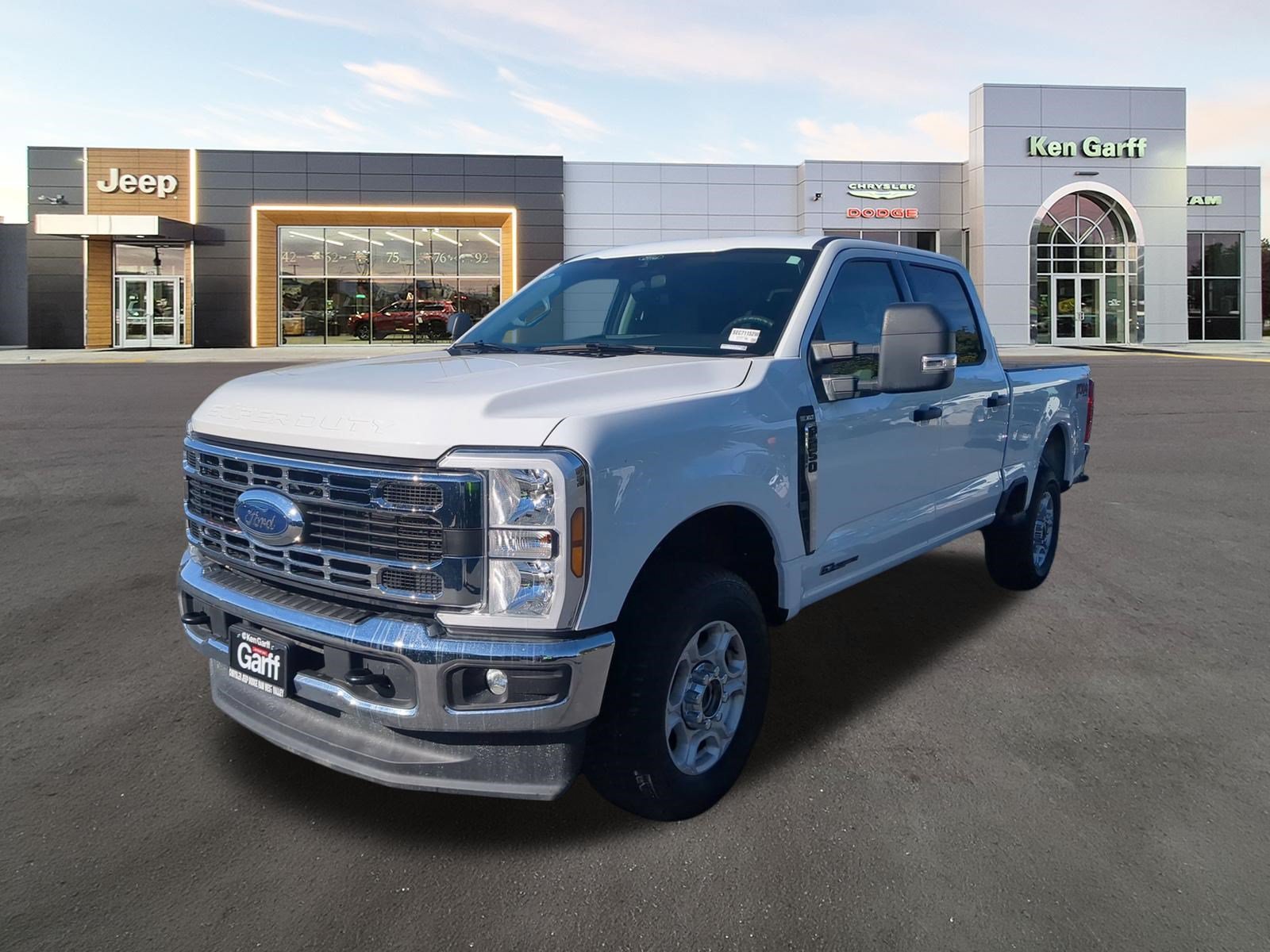 Used 2025 Oxford White Ford XLT image 9