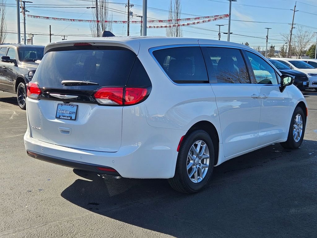 New 2026 Bright White Clear-Coat Exterior Paint Chrysler LX image 6
