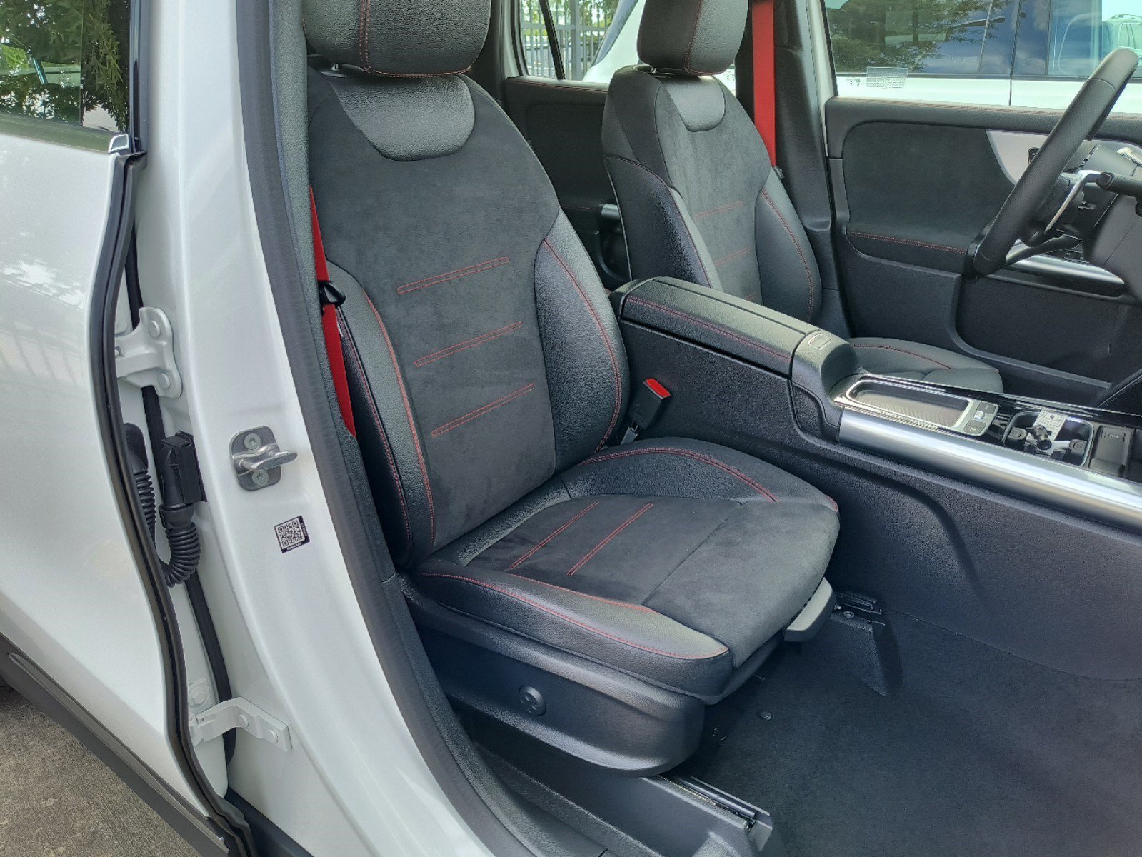 New 2025 Polar White Mercedes-Benz AMG® GLA 35 4MATIC® SUV image 29
