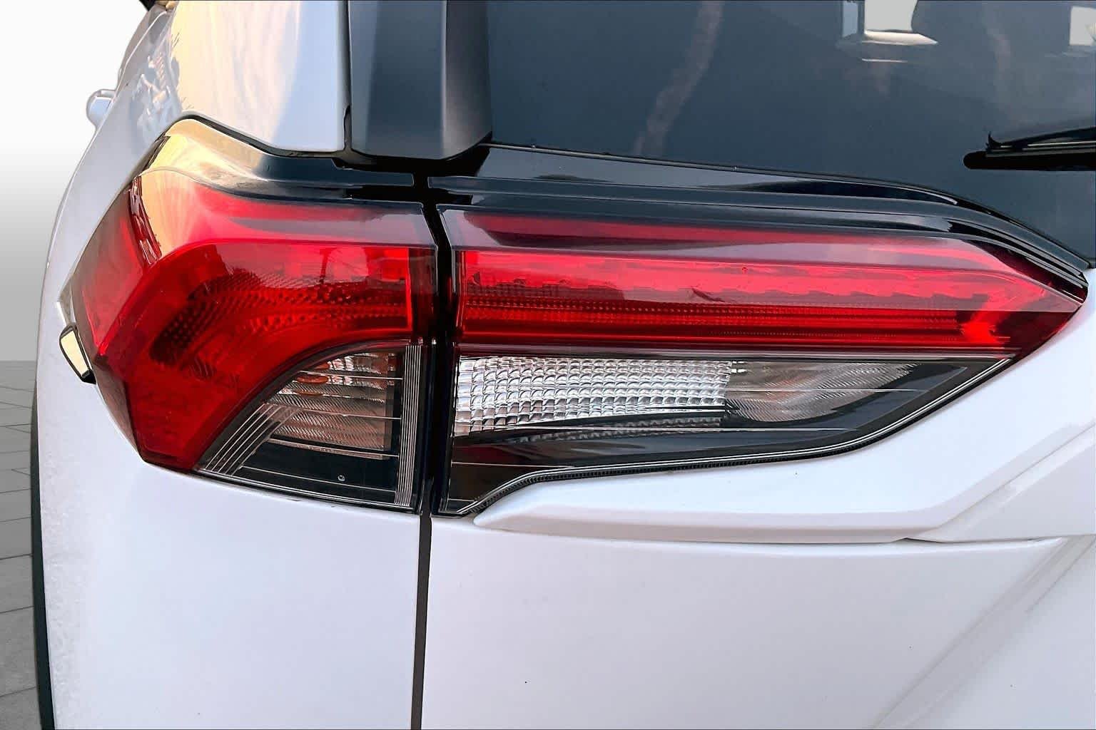 Used 2025 Ice Cap Toyota XLE image 28