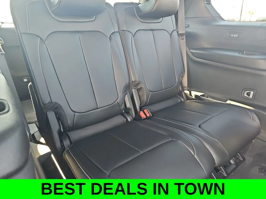 New 2026 Diamond Black Crystal Pearlcoat Jeep Limited image 12