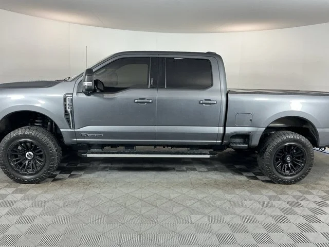 Used 2024  Ford Lariat image 6