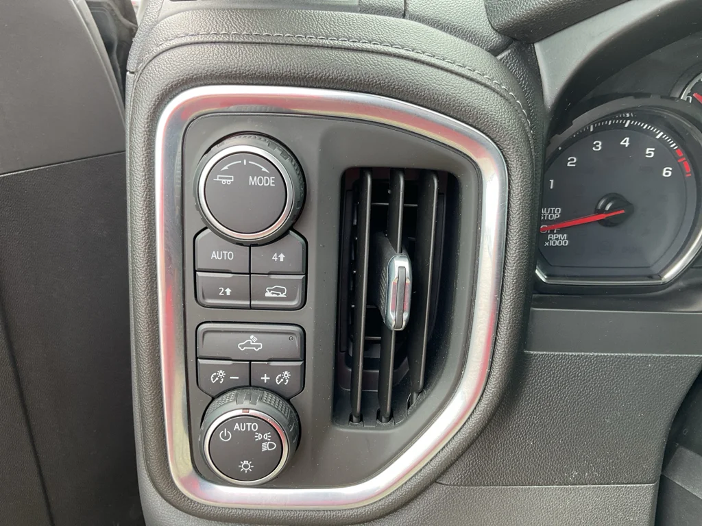 Used 2022 Silver Ice Metallic Chevrolet LT image 23