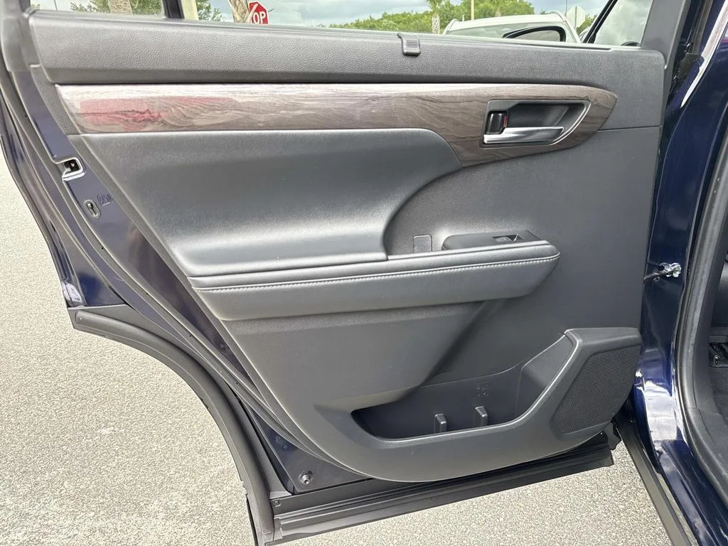 Used 2022  Toyota Limited image 13
