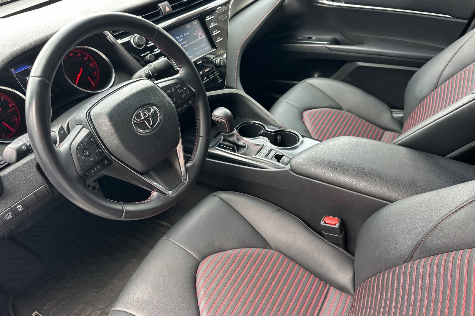 Certified Used 2020 Wind Chill Pearl/Midnight Black Metallic Toyota XSE V6 image 9