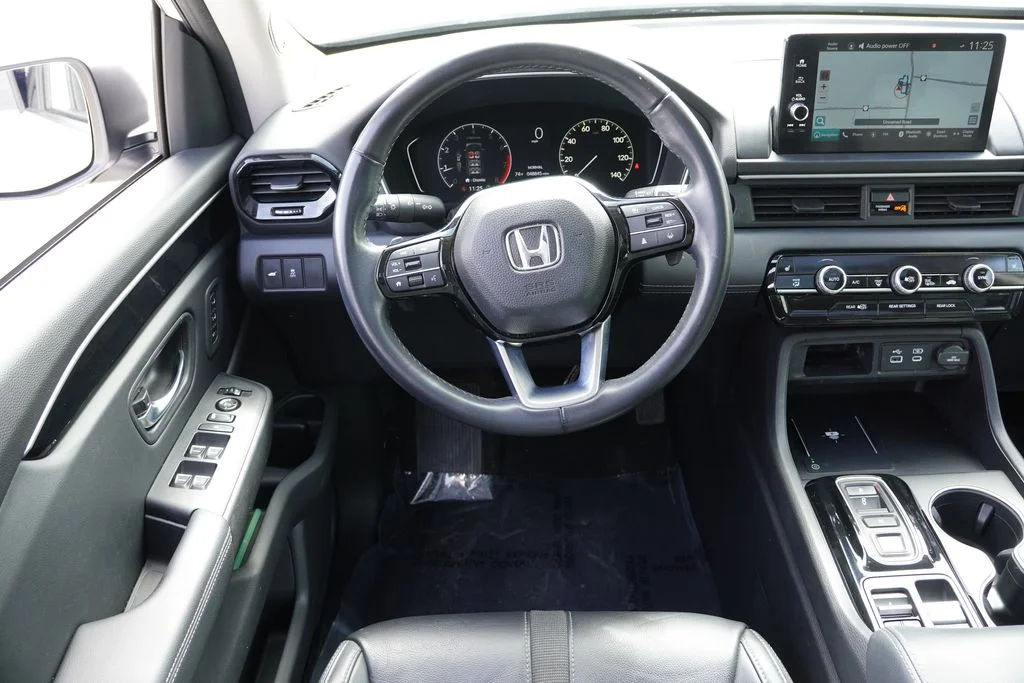 Used 2023 Platinum White Pearl Honda Touring image 22
