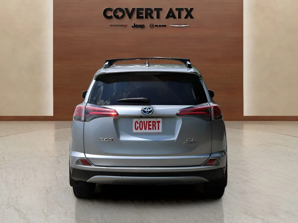 Used 2017 Silver Toyota XLE image 4