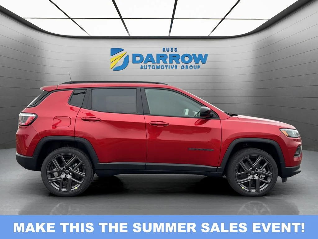 New 2026 Red Hot Pearl-Coat Exterior Paint Jeep Latitude image 6