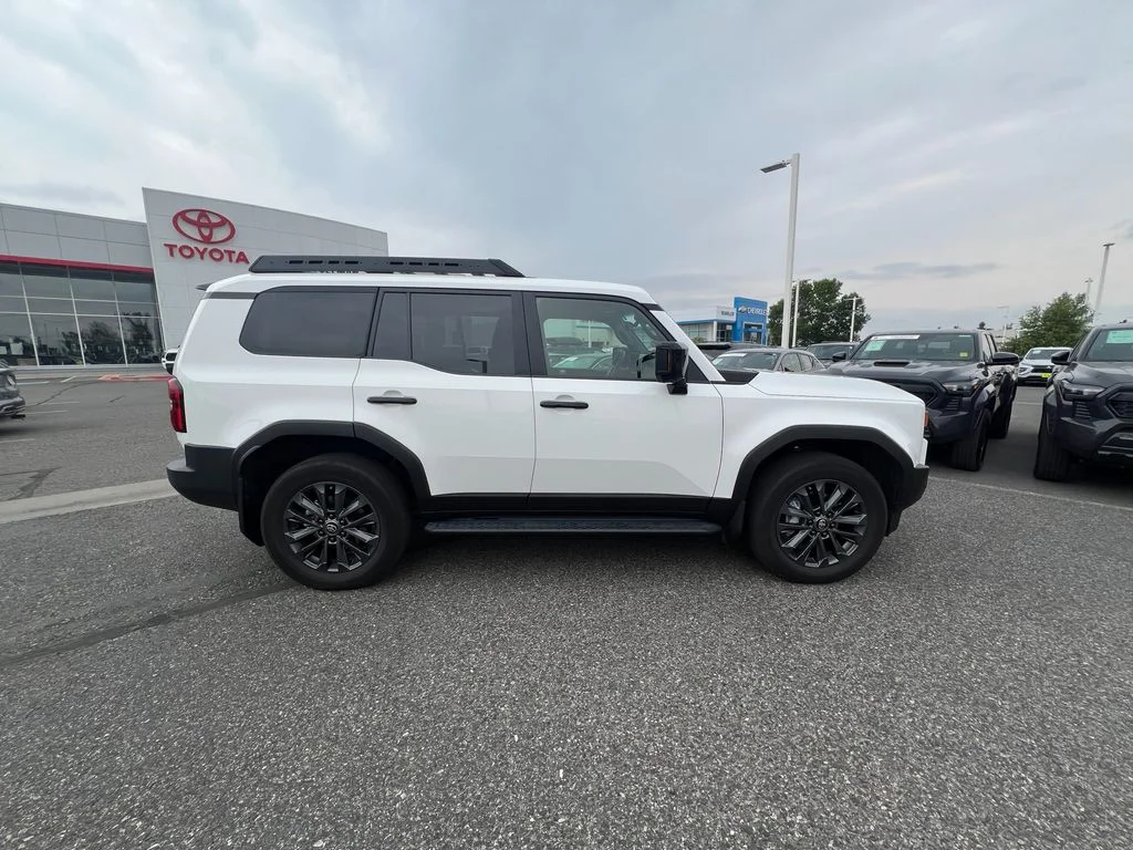 Used 2025 White Toyota Base image 4
