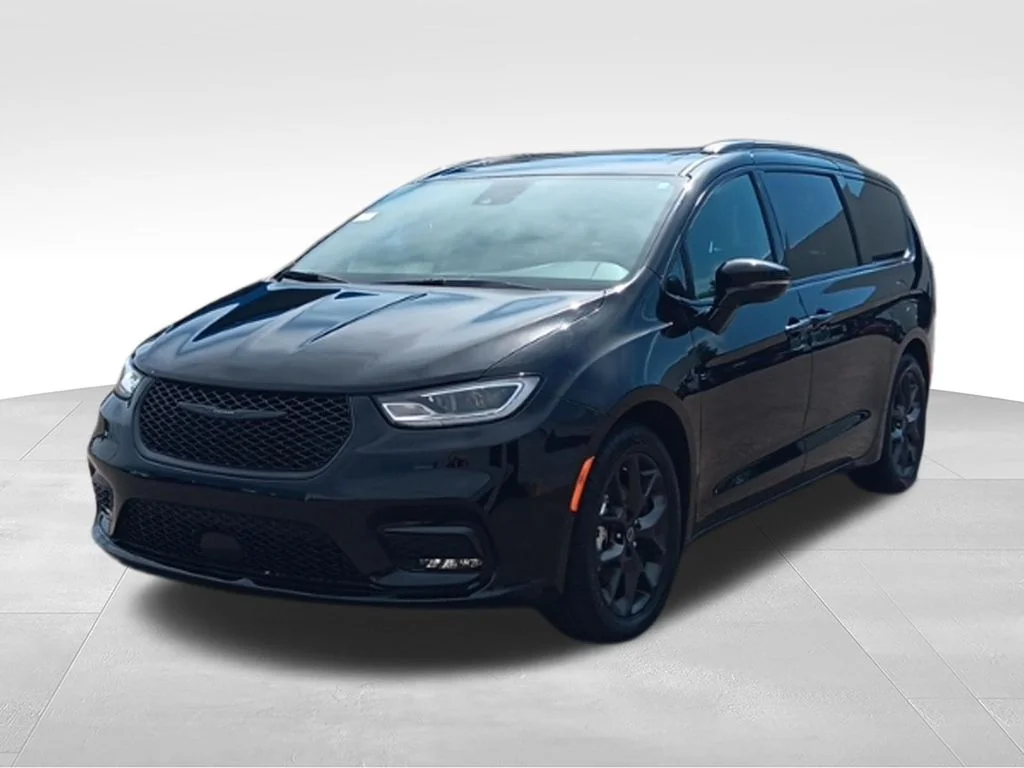 Used 2025 Diamond Black Crystal Pearlcoat Chrysler Limited image 3