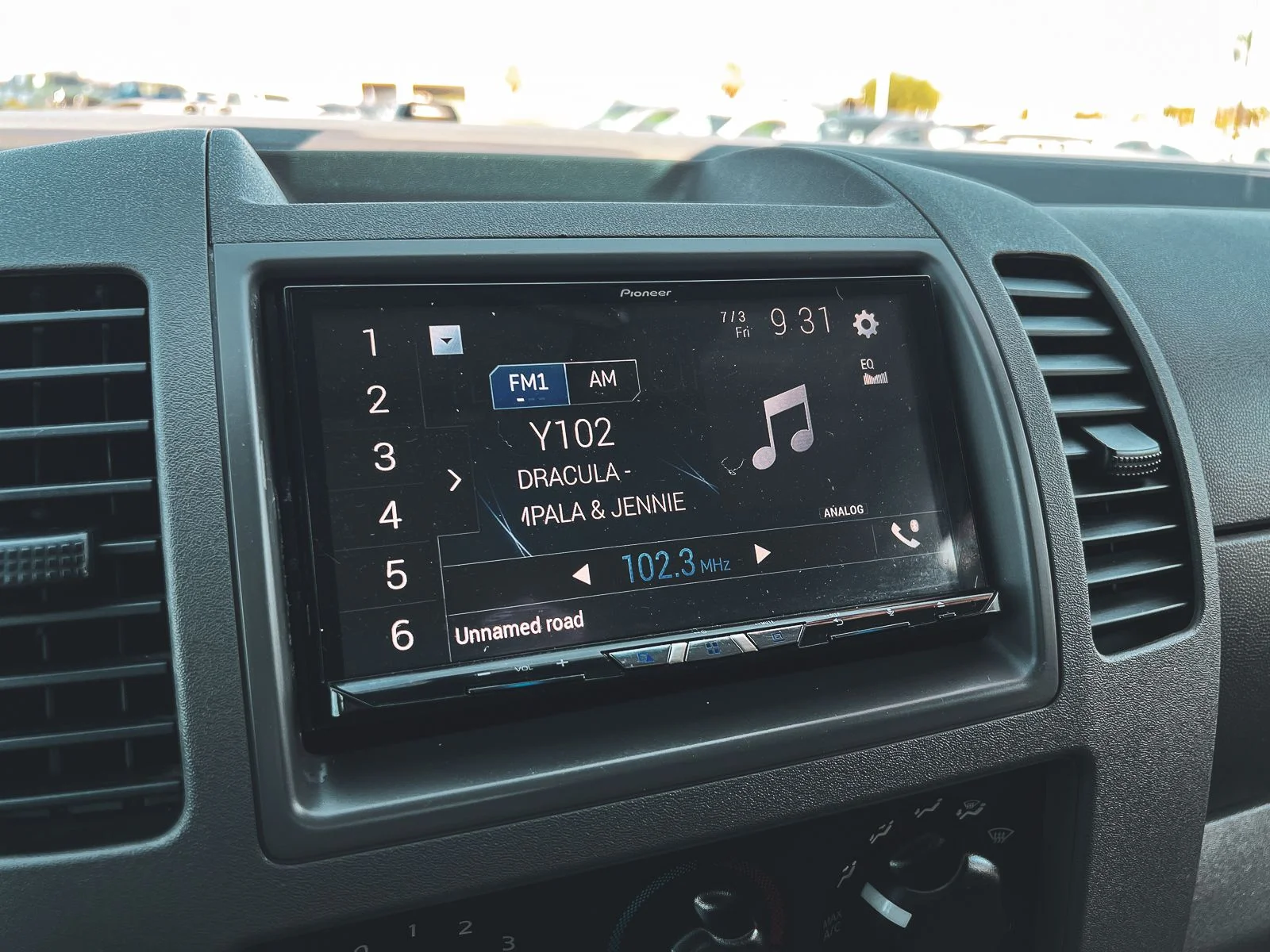 Used 2010 Silver Nissan SE image 21
