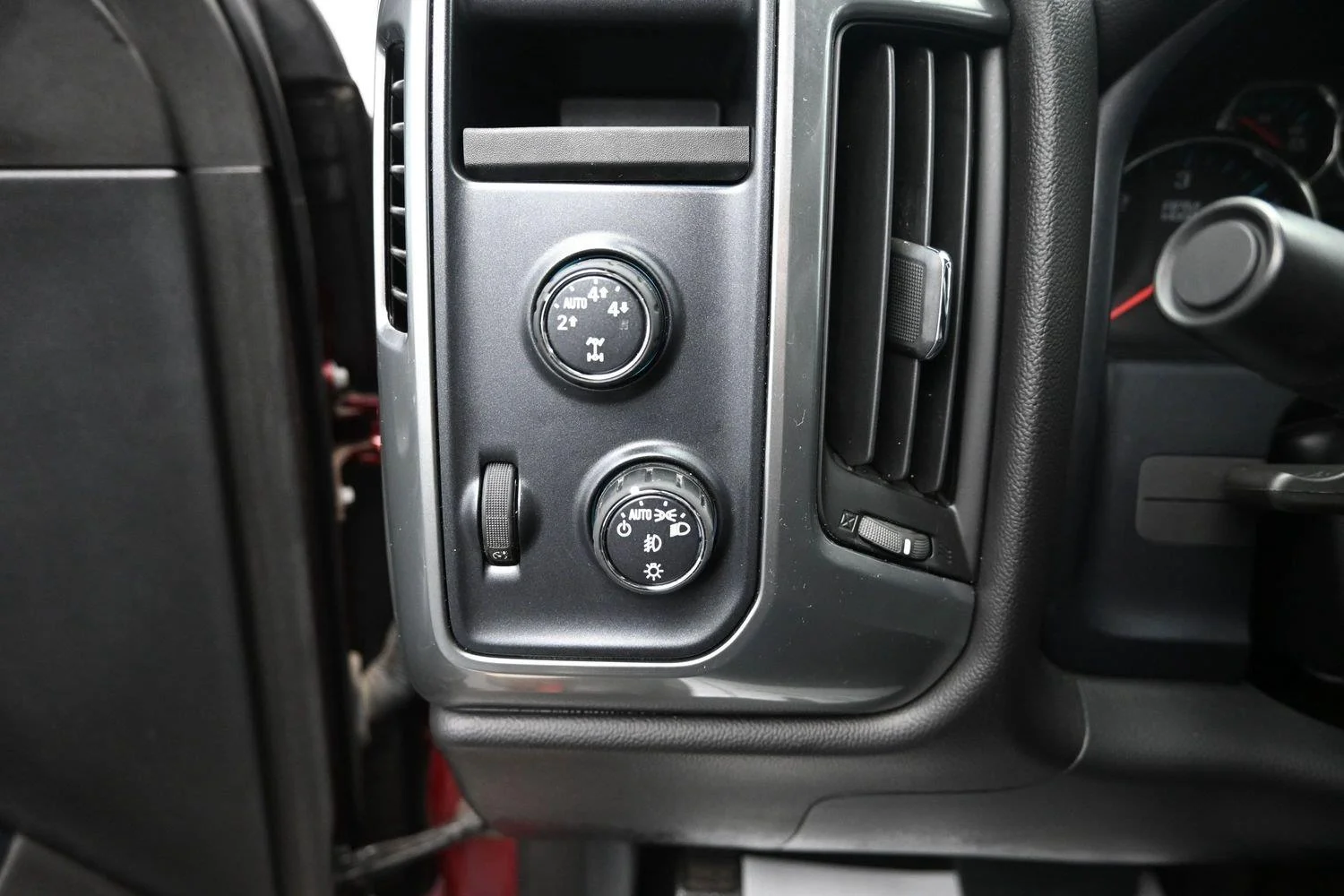 Used 2016 Siren Red Tintcoat Chevrolet LT image 19