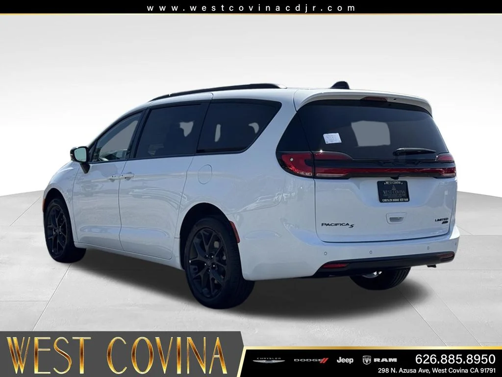 New 2027 Bright White Clear-Coat Exterior Paint Chrysler Limited image 10