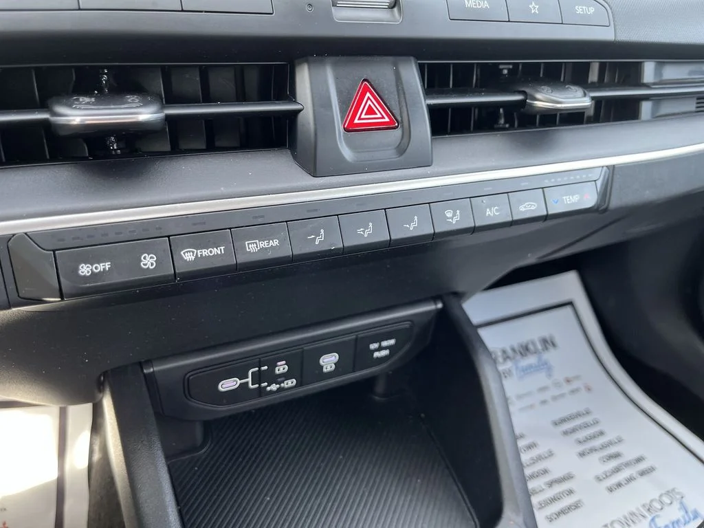 Used 2025 Black Kia LXS image 18