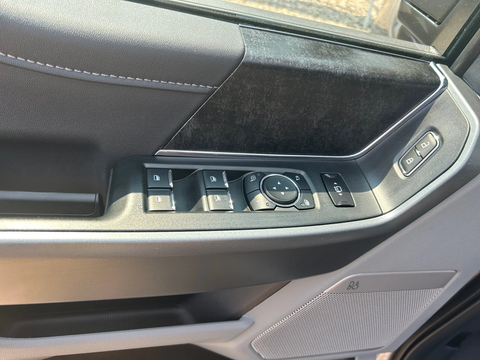 New 2026 Carbonized Grey Metallic Ford XLT image 17