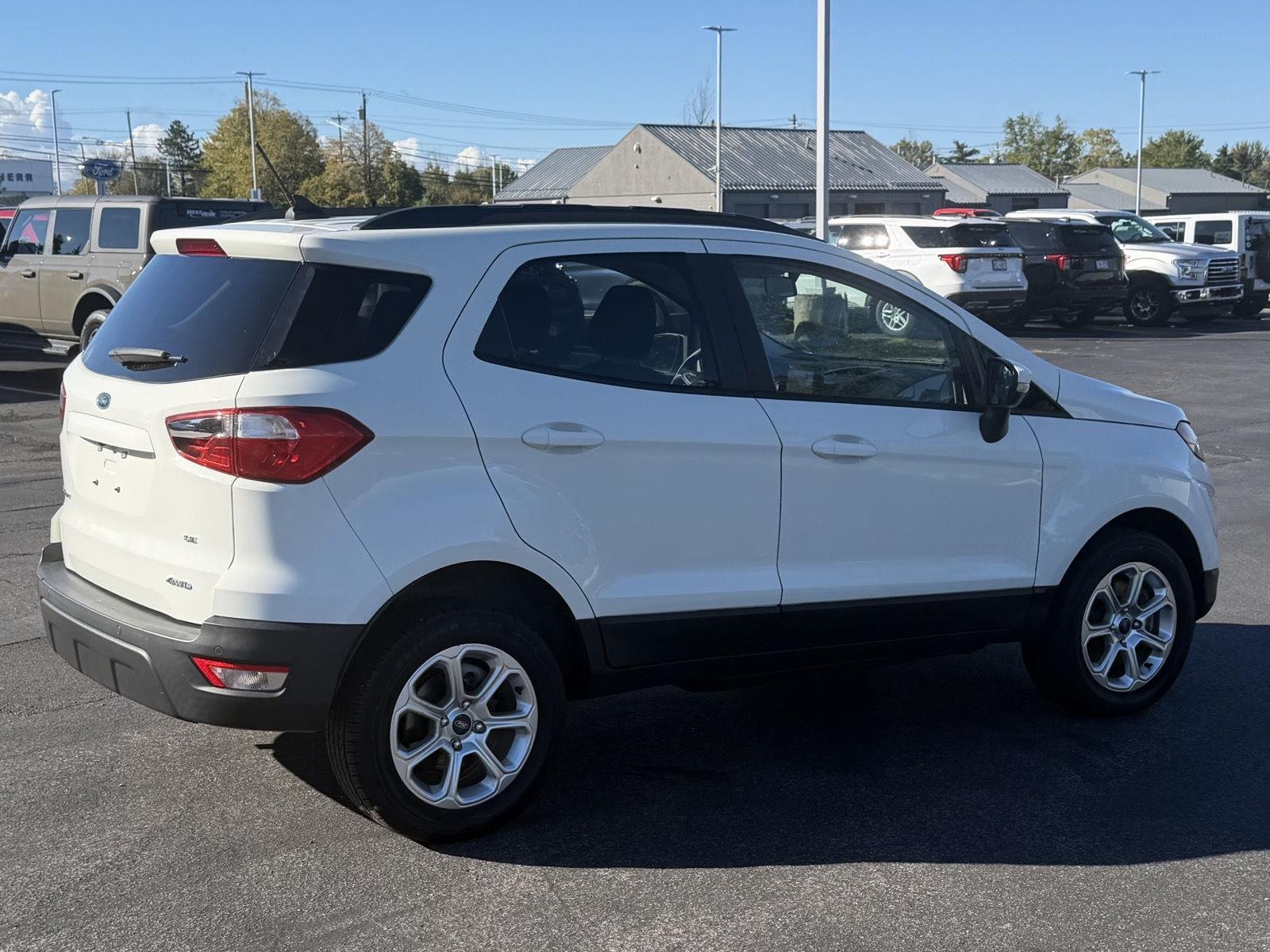 Used 2019 Diamond White Ford SE image 4