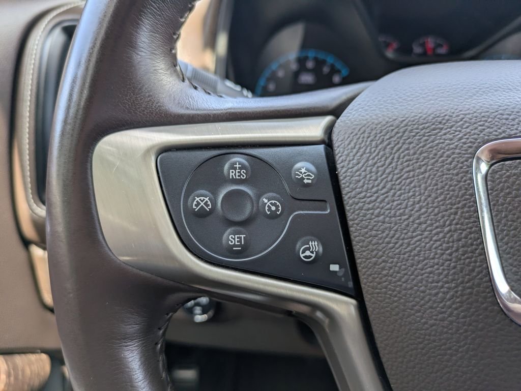 Used 2022 White GMC Denali image 27