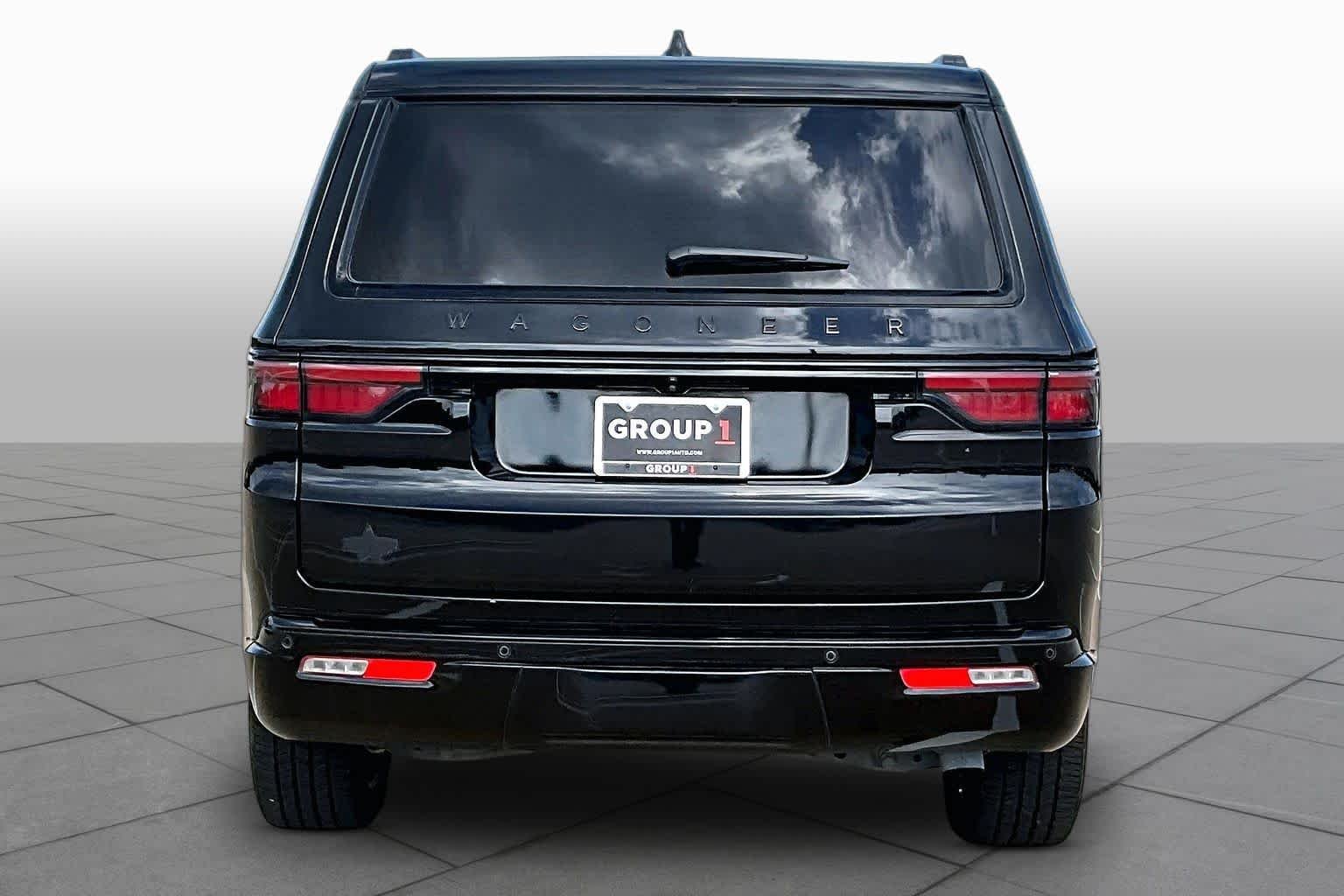 Used 2023 Diamond Black Crystal Pearlcoat Jeep Series II Carbide image 5