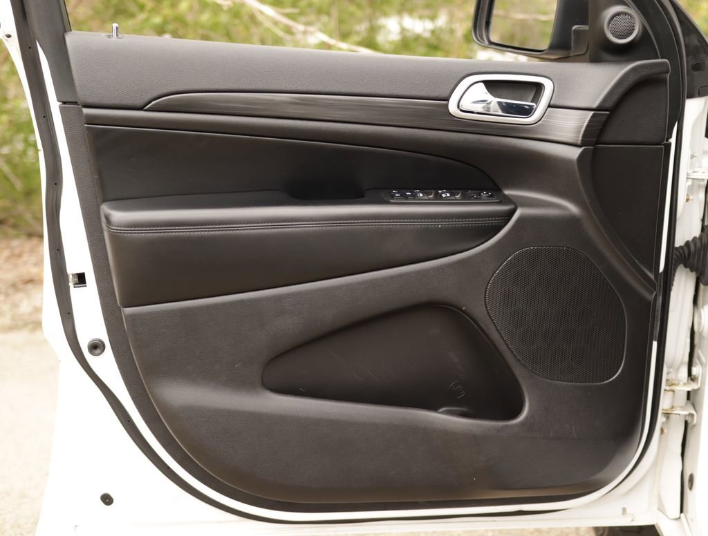 Used 2019 White Jeep Altitude 4x4 image 24