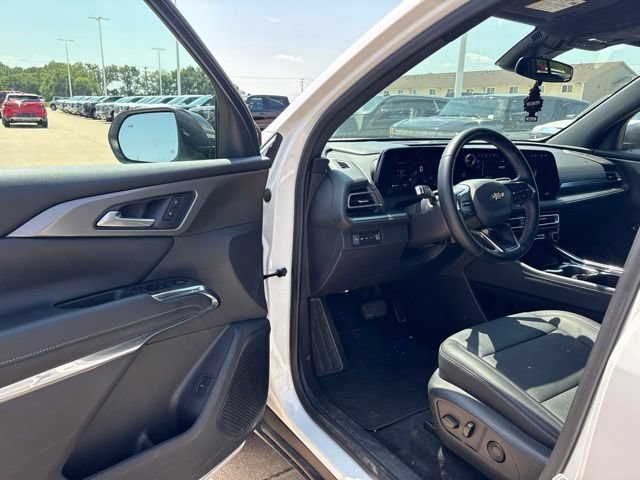 Used 2026 Summit White Chevrolet LT image 9