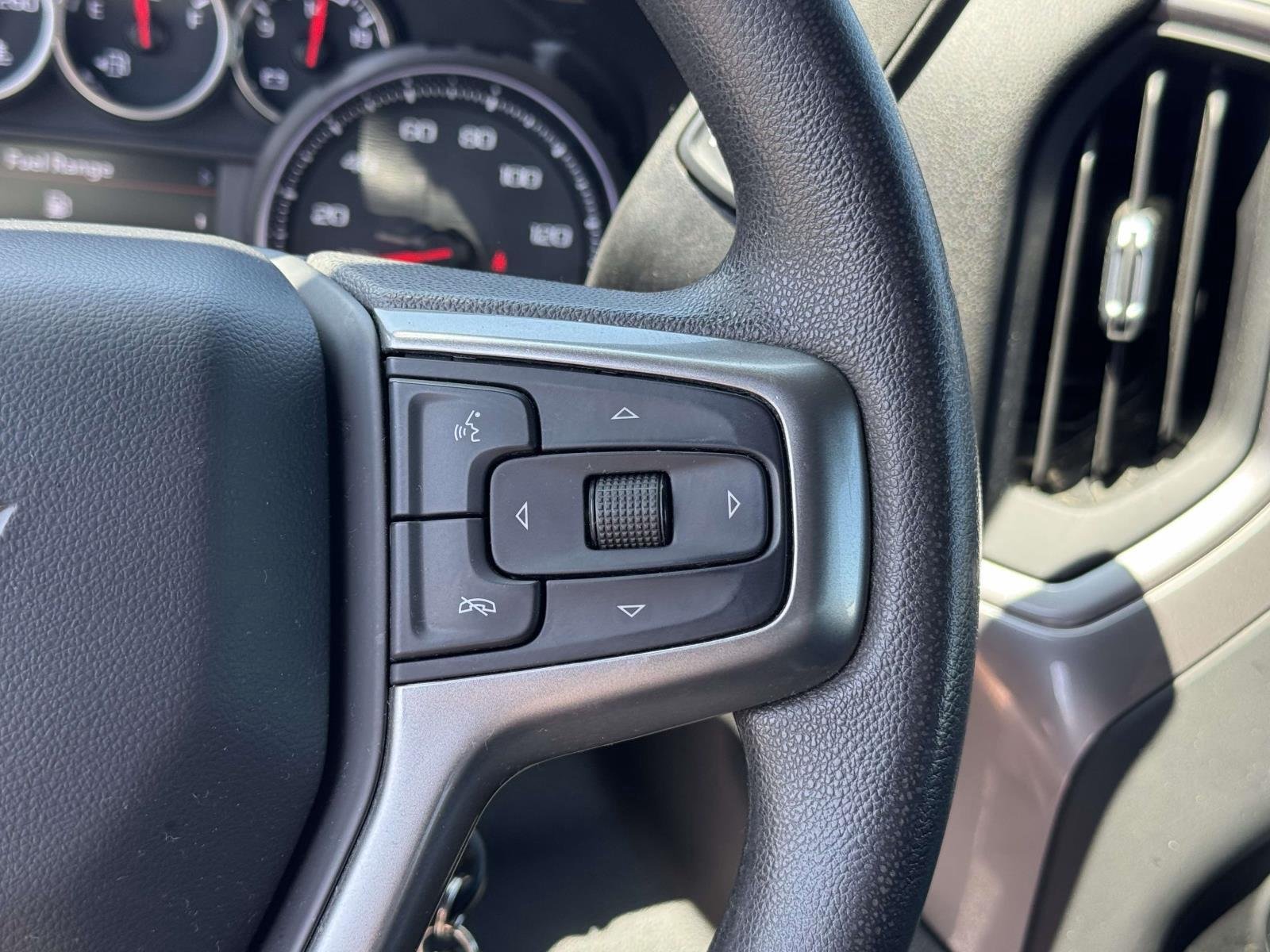 Used 2022 Silver Ice Metallic Chevrolet Custom image 10