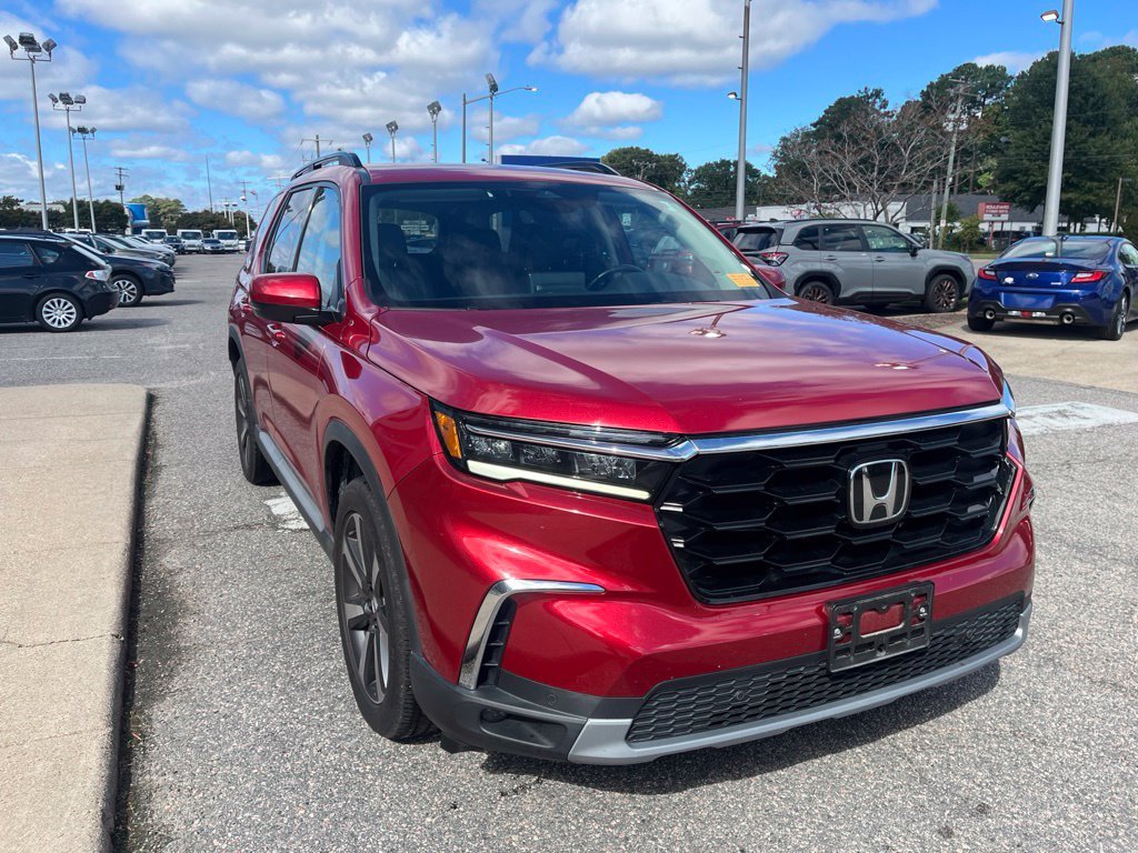 Used 2025 Red Honda Touring image 2