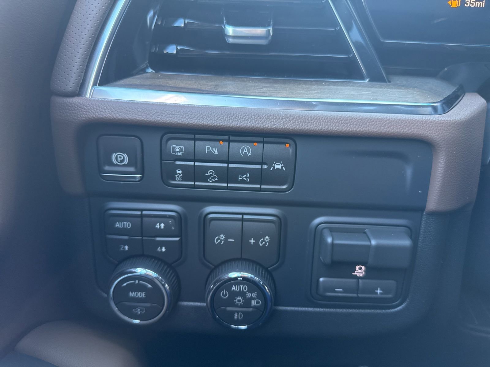 New 2026 Polar White Tricoat Chevrolet High Country Deluxe with 24in Wheels - Panoramic Sunroof - Super Cruise - Technology & Entertainment image 41