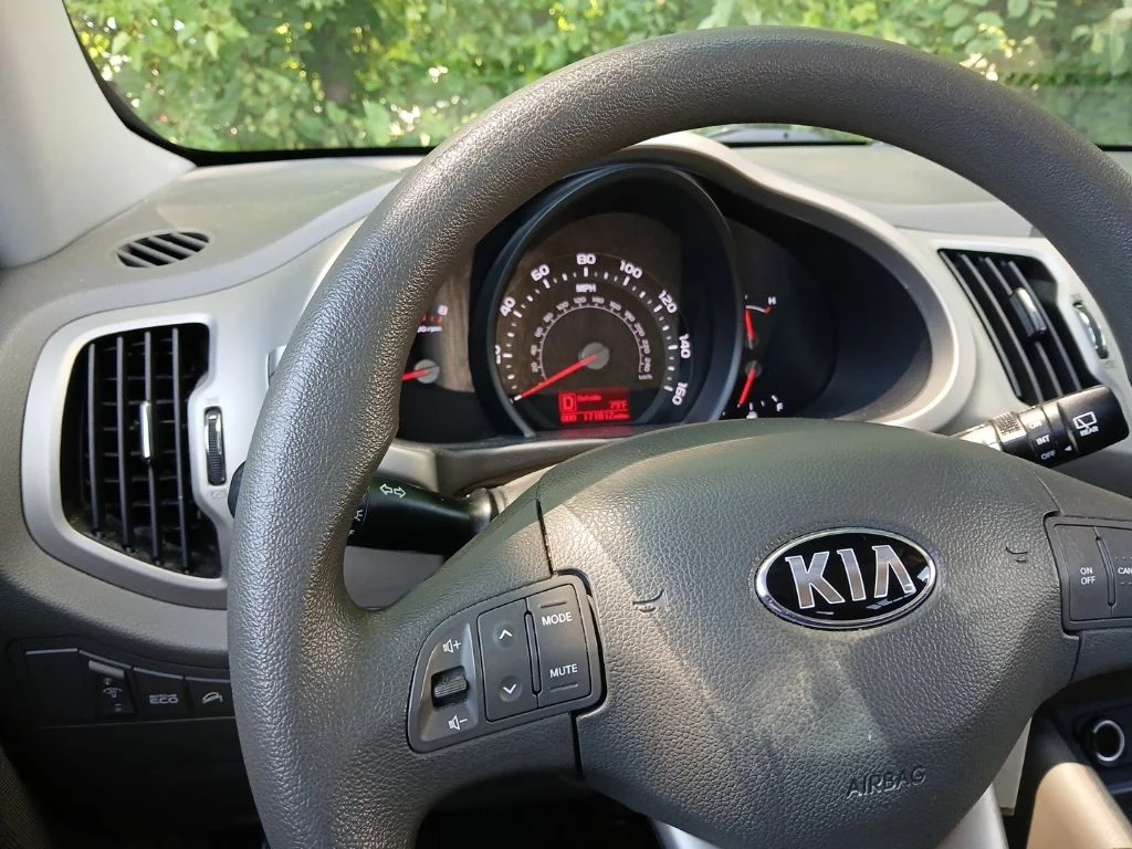 Used 2014 Green Kia LX image 8