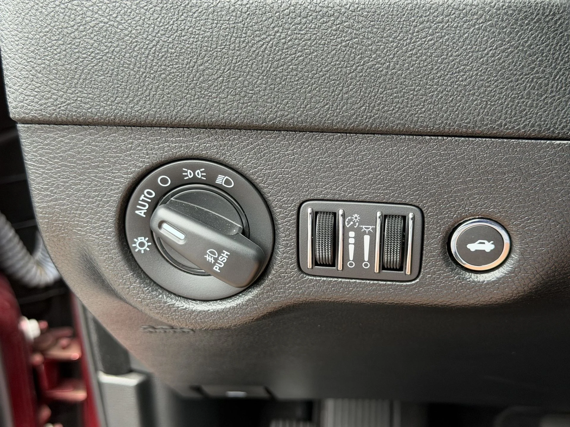 Used 2023 Octane Red Pearlcoat Dodge SXT image 8