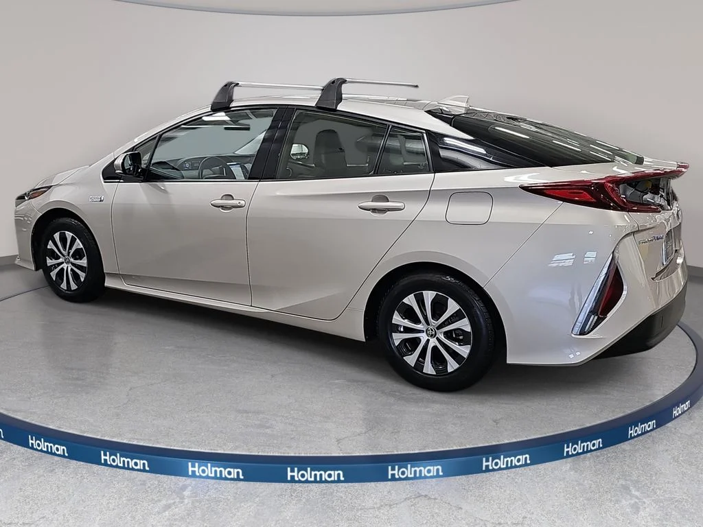 Used 2020 Silver Toyota XLE image 9