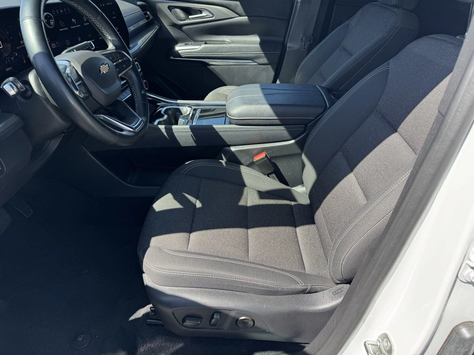 Used 2024 Summit White Chevrolet LT image 19