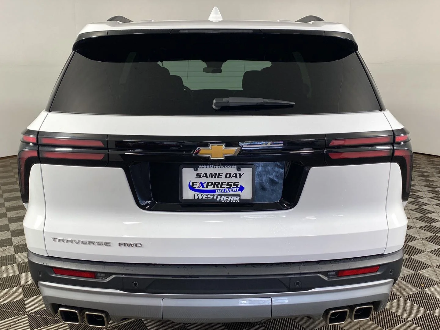 Used 2025 Summit White Chevrolet LT image 5