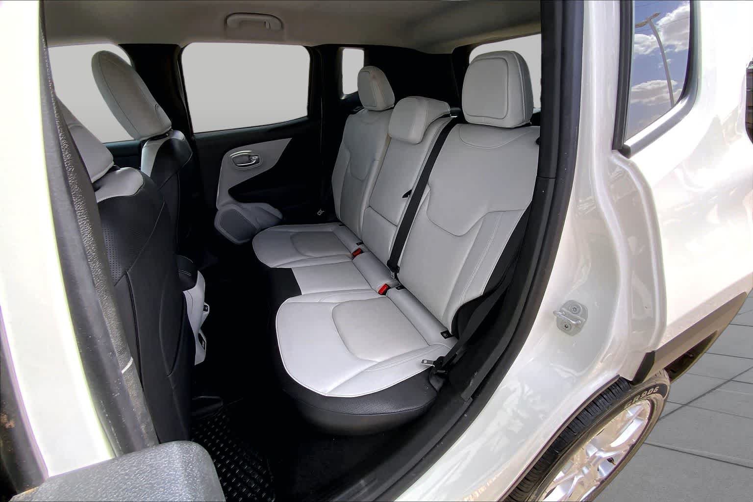 Used 2022 Alpine White Clearcoat Jeep Limited image 21