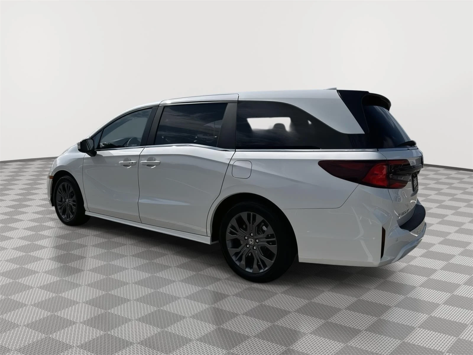 New 2026 Platinum White Pearl Honda Touring image 4