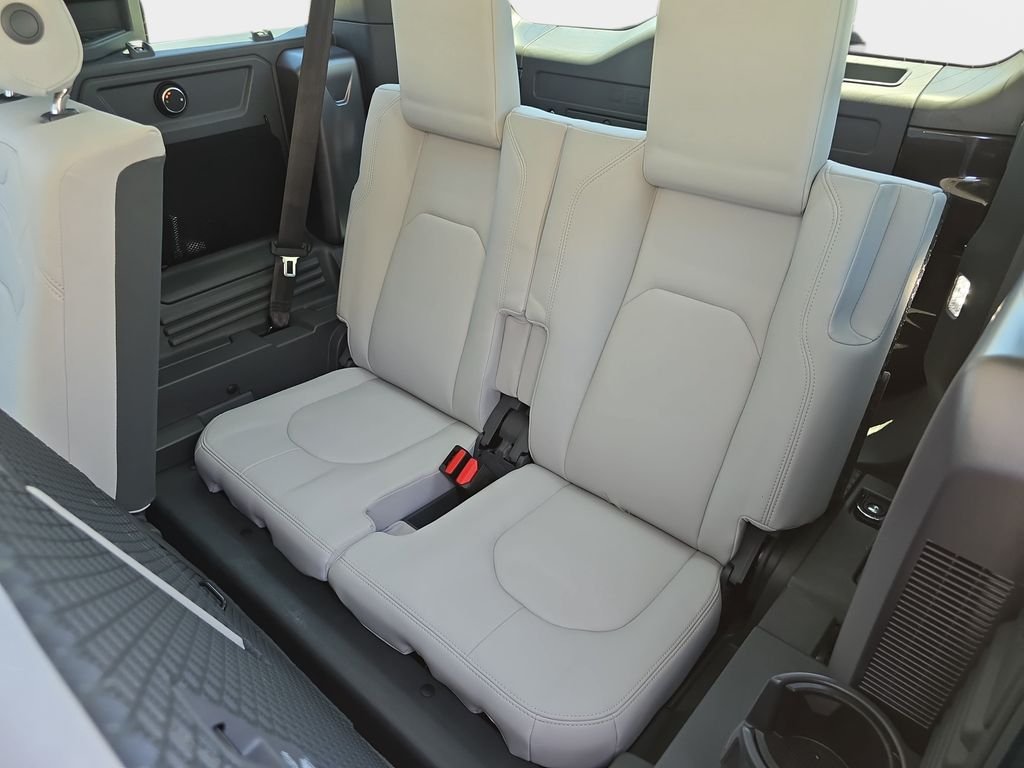 New 2026 Carpathian Grey Land Rover X-Dynamic SE image 13